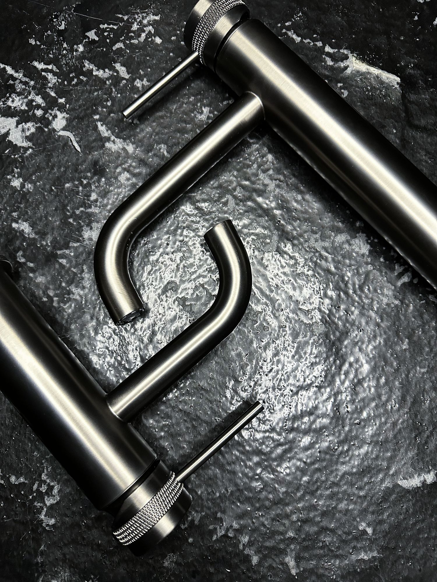 Bateria Umywalkowa REA Lungo Grip Tytan Niska  6