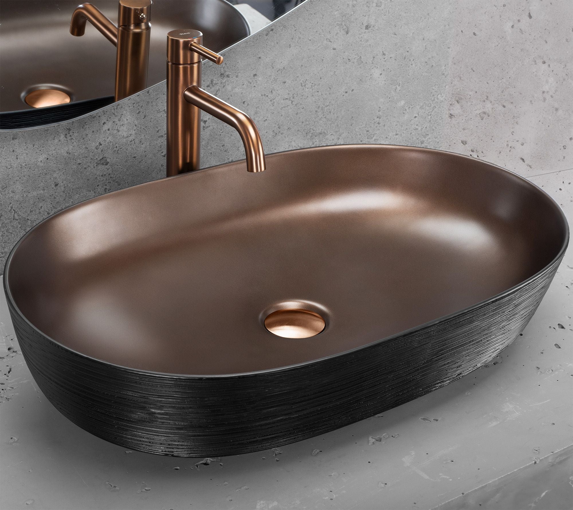 Umywalka nablatowa Rea Cleo 61 Copper Brush / Black  1