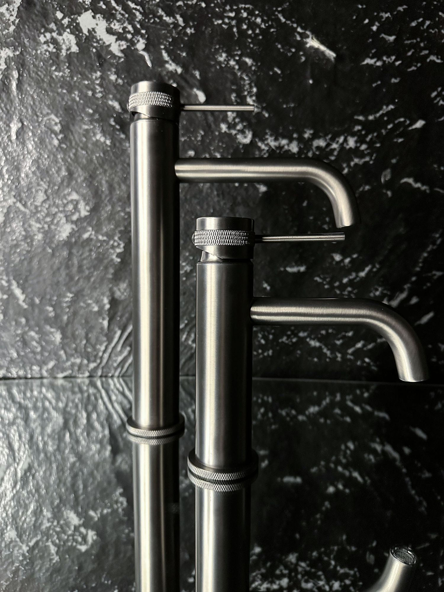 Bateria Umywalkowa REA Lungo Grip Tytan Niska  5